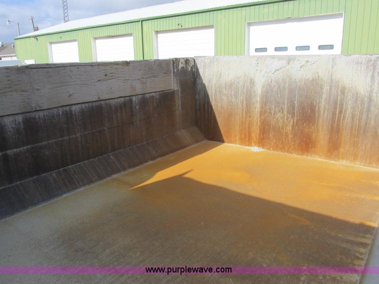 image for item I8875 2009 International 7300 dump truck