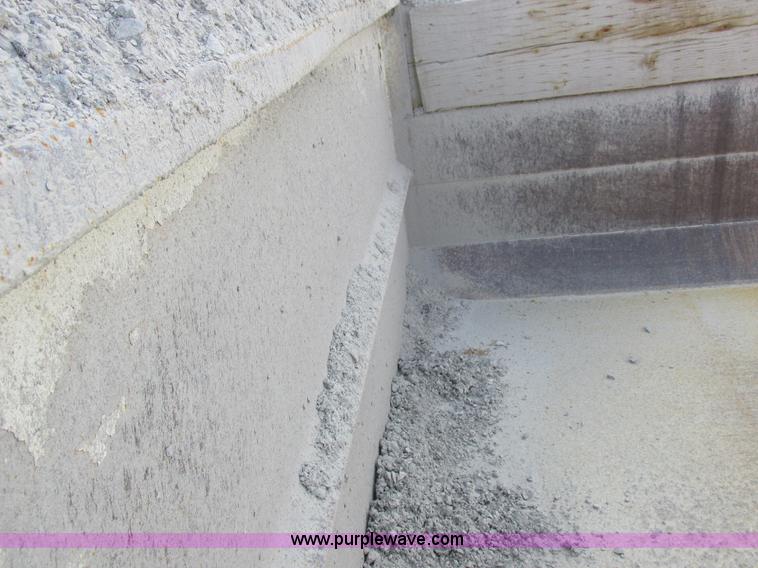 image for item I8875 2009 International 7300 dump truck