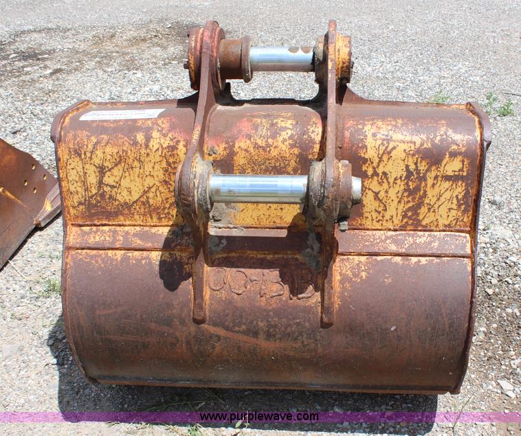 image for item J2173 Caterpillar 42" excavator bucket