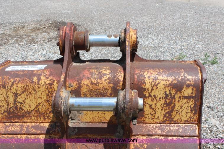 image for item J2173 Caterpillar 42" excavator bucket