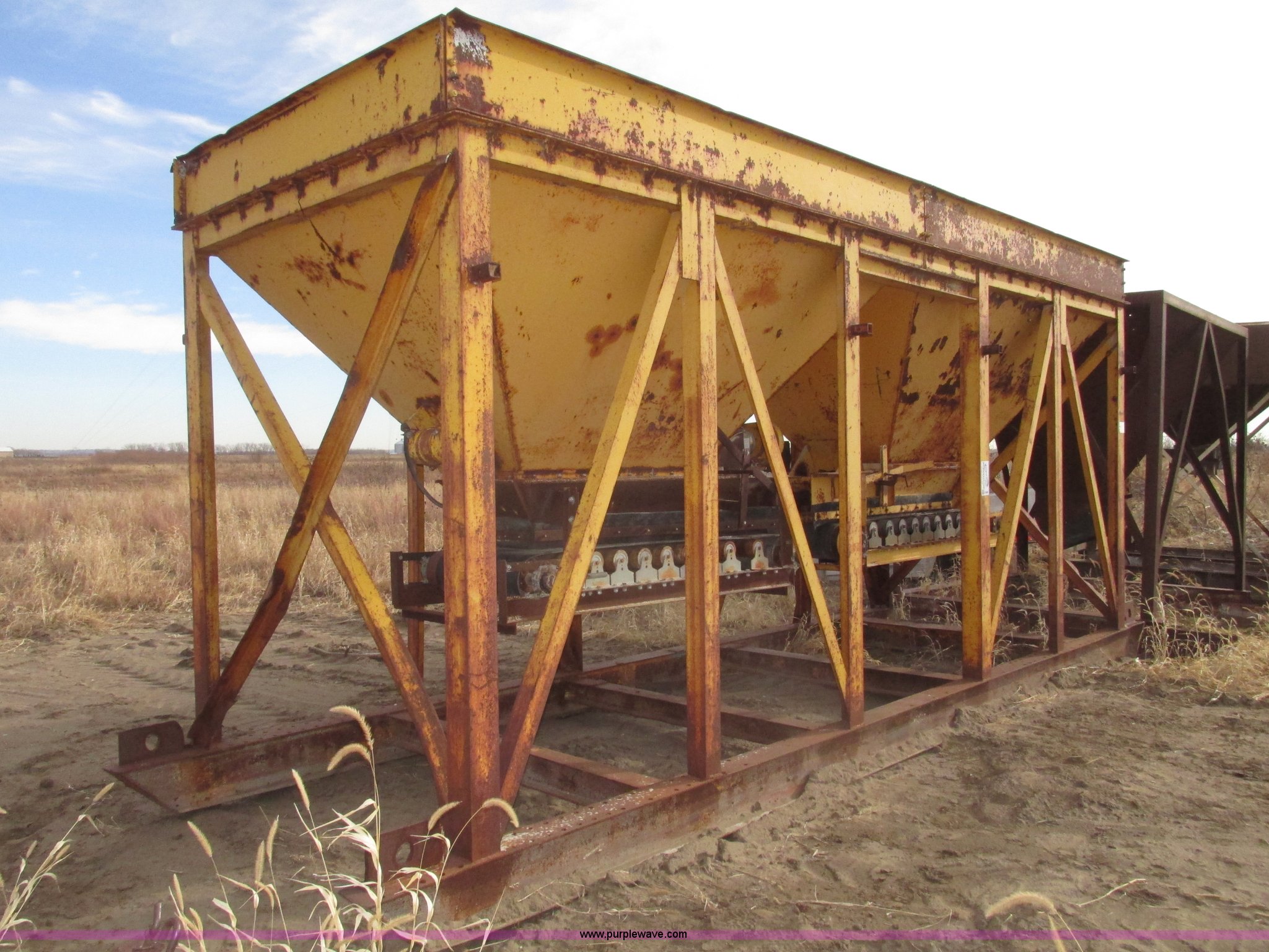 Double bin aggregate hopper/feeder in Modale, IA Item G9865 sold