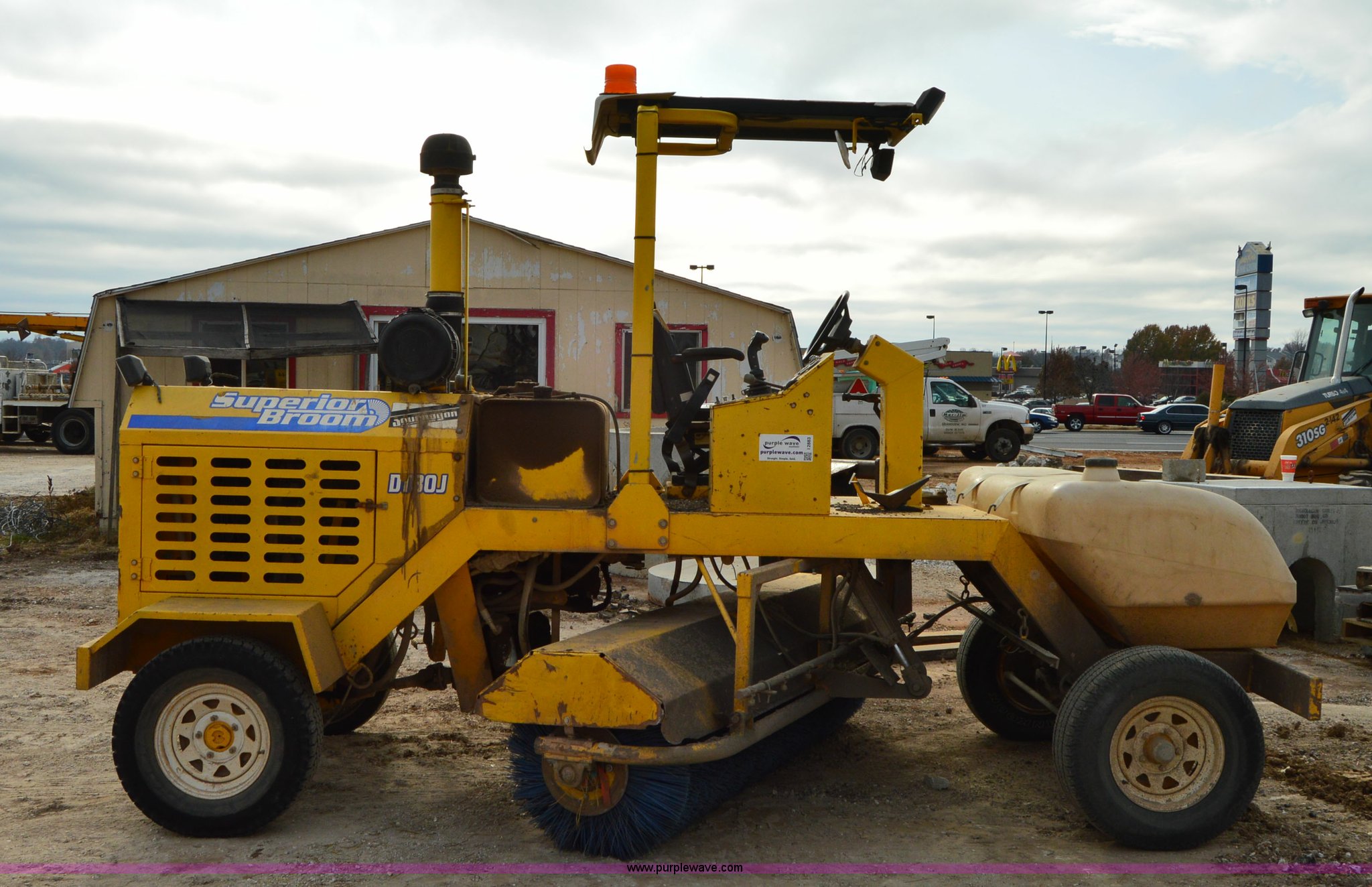 Superior DT80J broom in Springfield, MO Item I2883 sold Purple Wave