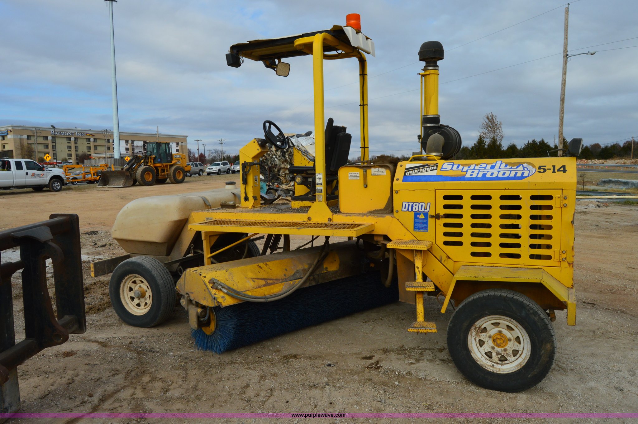 Superior DT80J broom in Springfield, MO Item I2883 sold Purple Wave