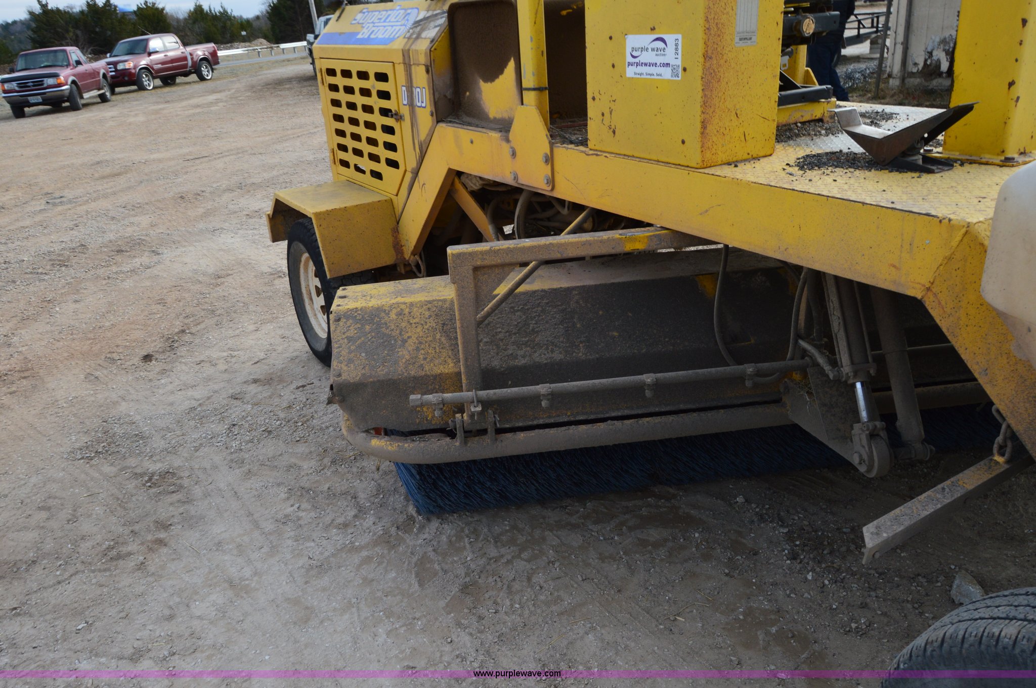 Superior DT80J broom in Springfield, MO Item I2883 sold Purple Wave