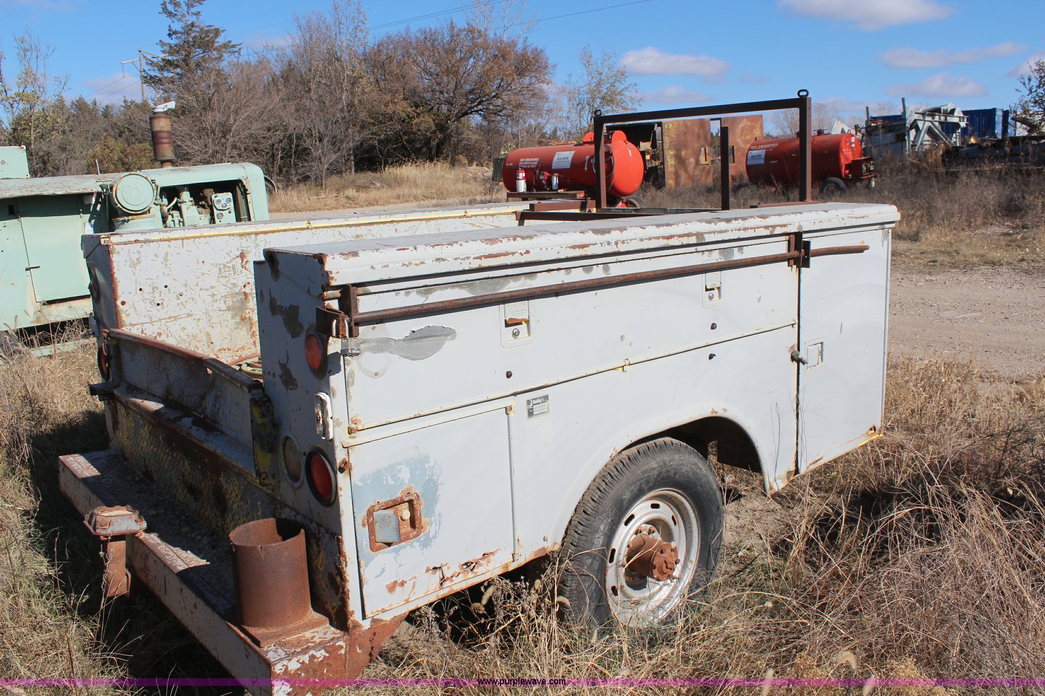 Reading utility bed on three quarter ton axle in Manhattan, KS Item I5928 sold Purple Wave