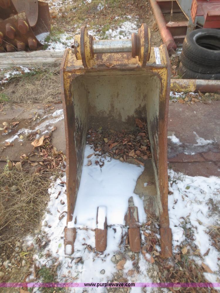 image for item BA9468 Caterpillar 26"W excavator bucket