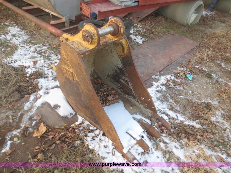 image for item BA9468 Caterpillar 26"W excavator bucket
