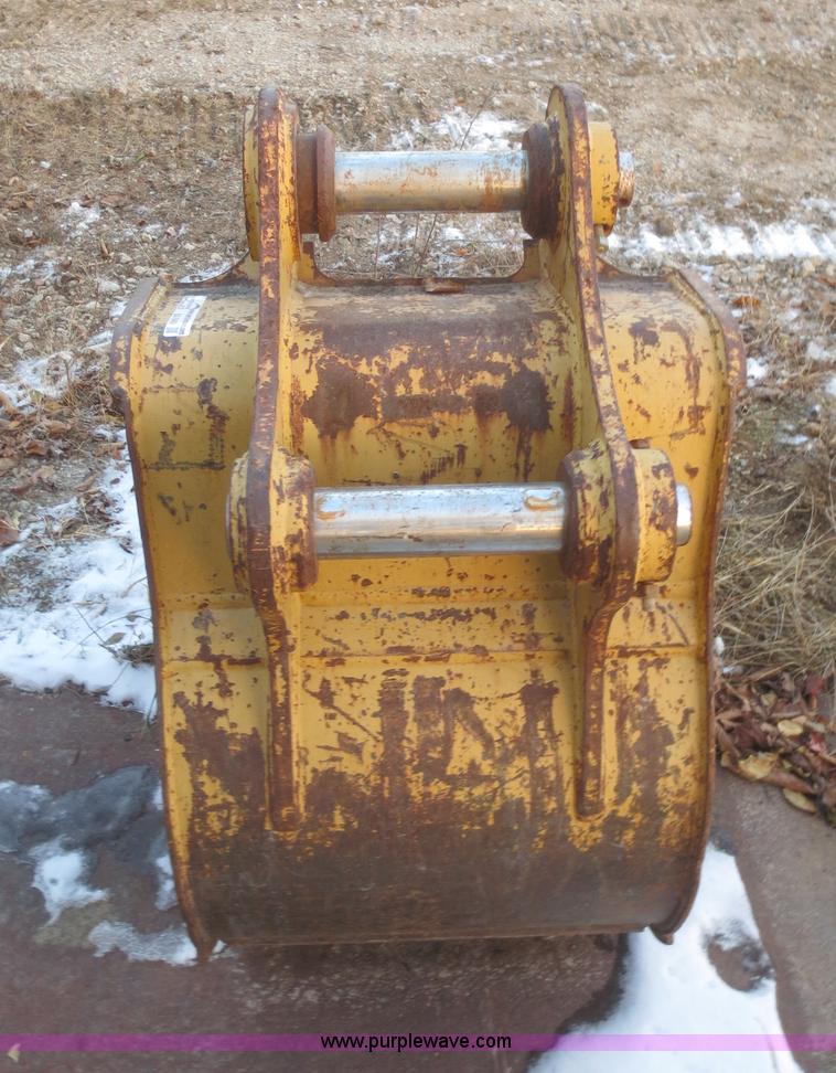 image for item BA9468 Caterpillar 26"W excavator bucket