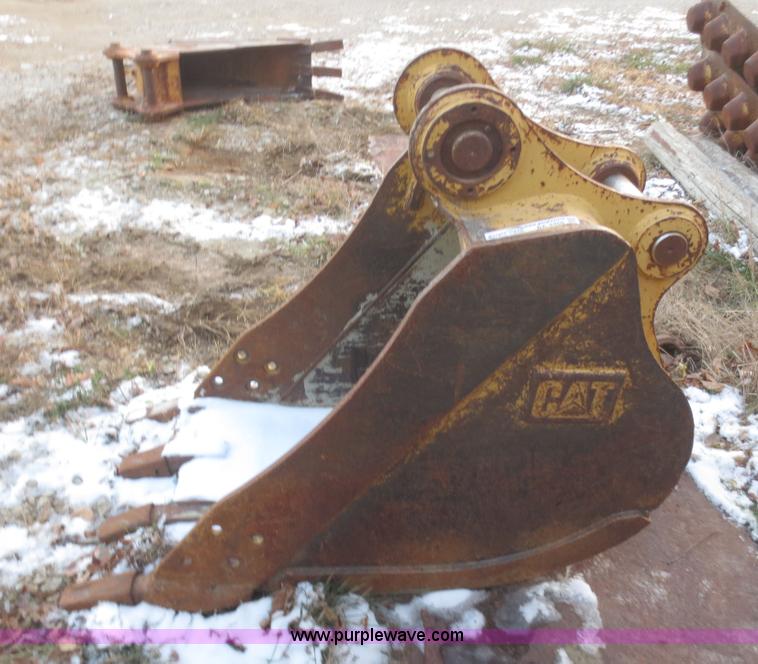 image for item BA9468 Caterpillar 26"W excavator bucket
