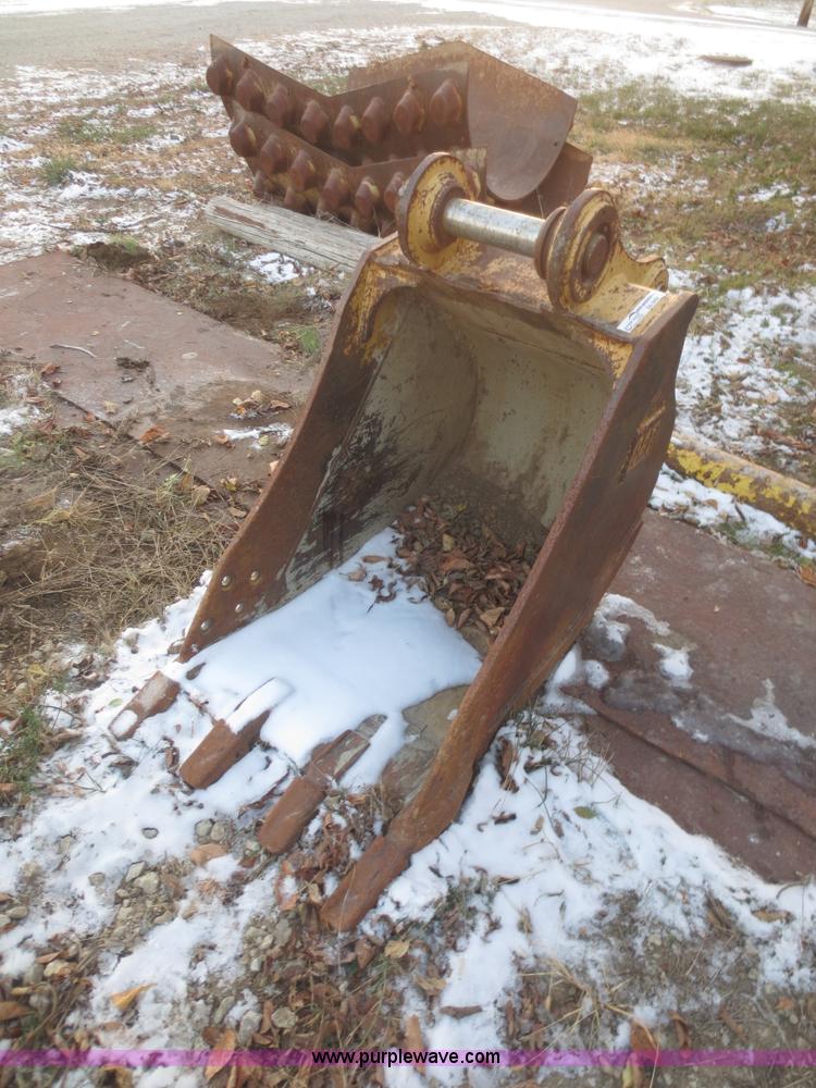 image for item BA9468 Caterpillar 26"W excavator bucket
