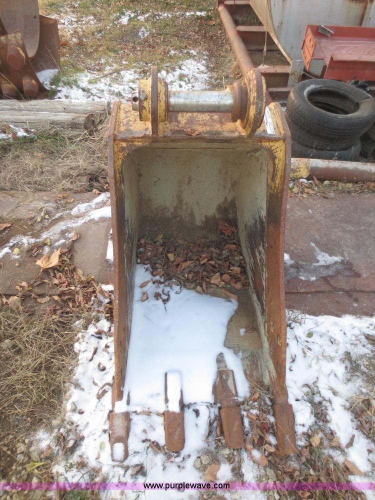 image for item BA9468 Caterpillar 26"W excavator bucket