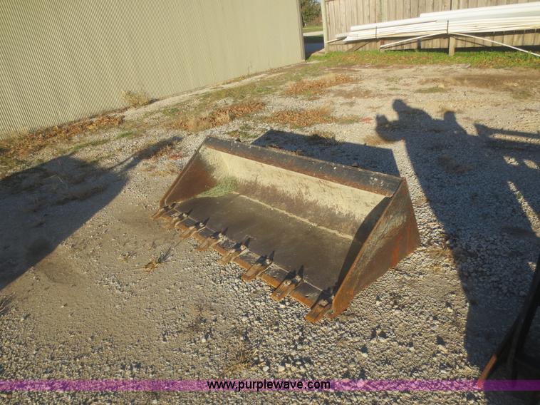 image for item BA9476 Caterpillar skid steer bucket