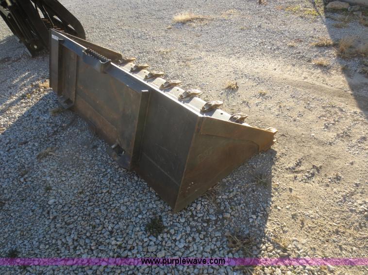 image for item BA9476 Caterpillar skid steer bucket