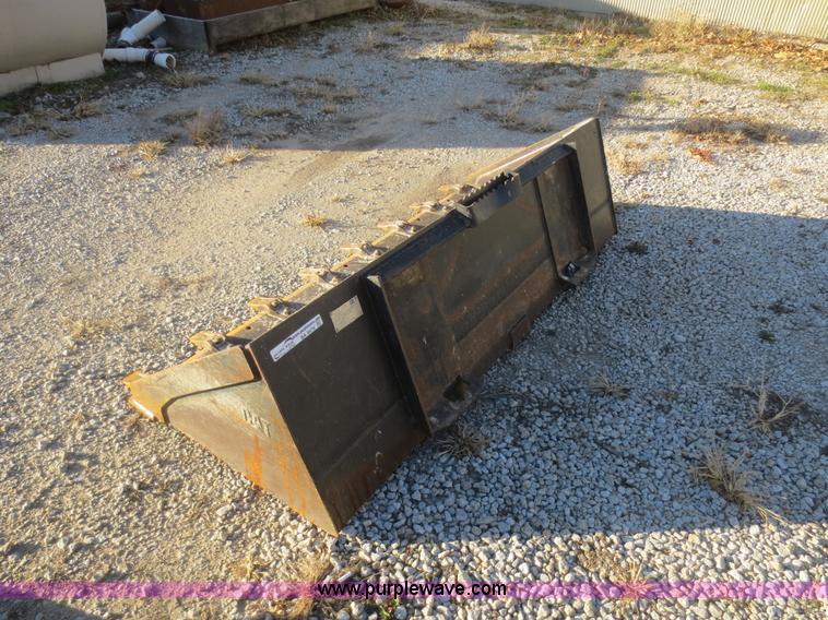 image for item BA9476 Caterpillar skid steer bucket