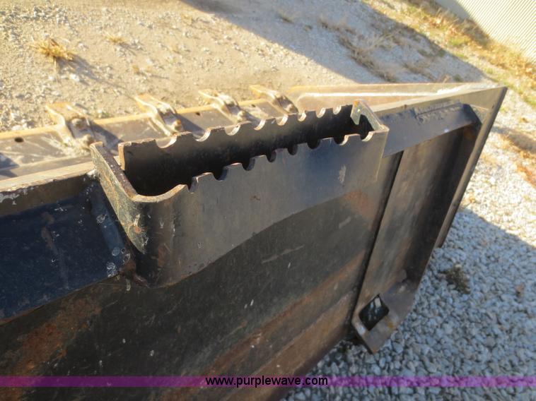 image for item BA9476 Caterpillar skid steer bucket