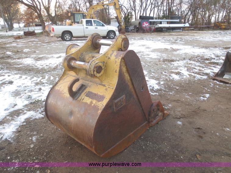 image for item BA9492 Caterpillar 42" excavator bucket