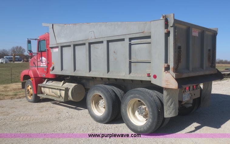 image for item D2203 1997 Freightliner FLD112 dump truck