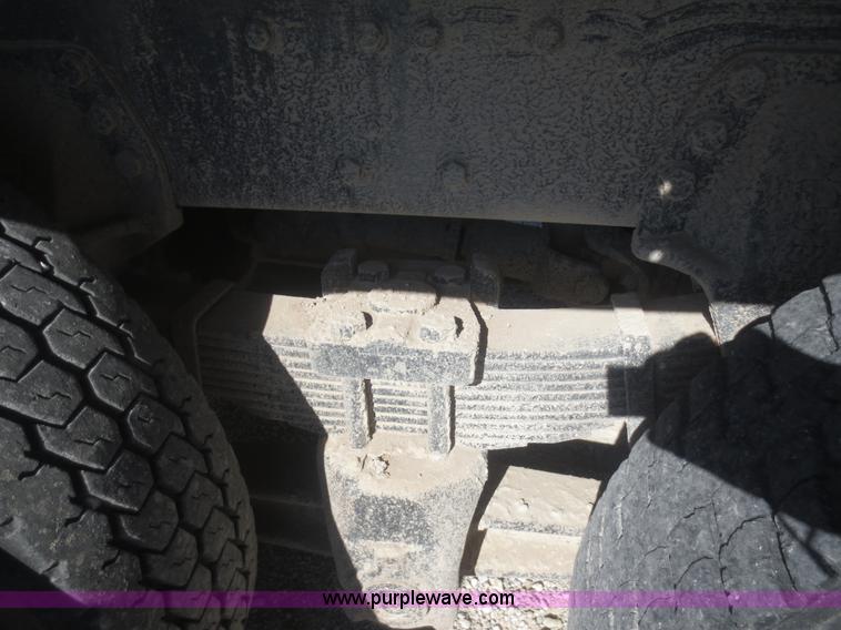 image for item D2204 1992 Ford LT9000 dump truck