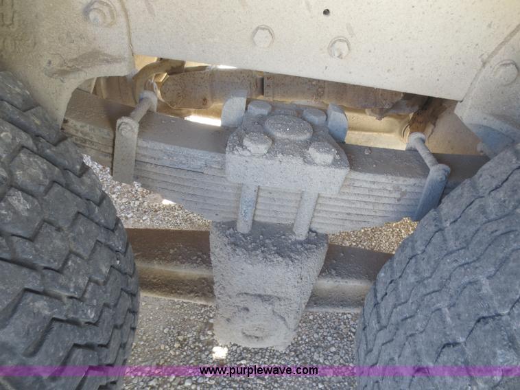 image for item D2204 1992 Ford LT9000 dump truck