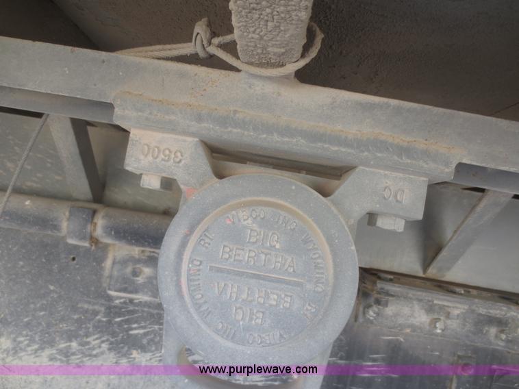 image for item D2204 1992 Ford LT9000 dump truck