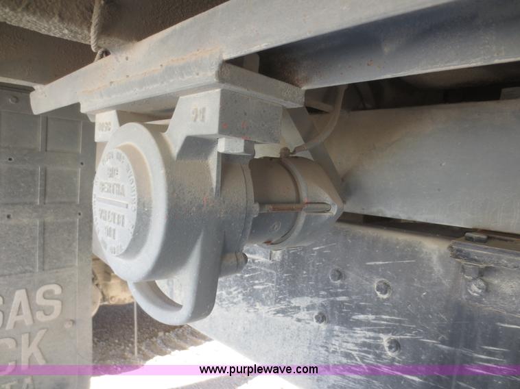 image for item D2204 1992 Ford LT9000 dump truck