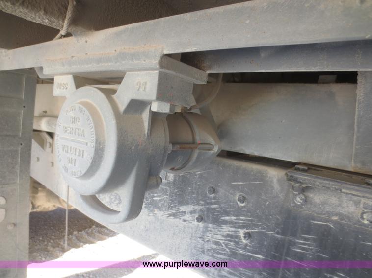 image for item D2204 1992 Ford LT9000 dump truck