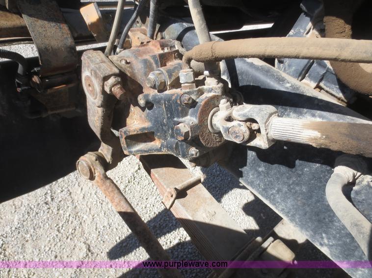 image for item D2204 1992 Ford LT9000 dump truck