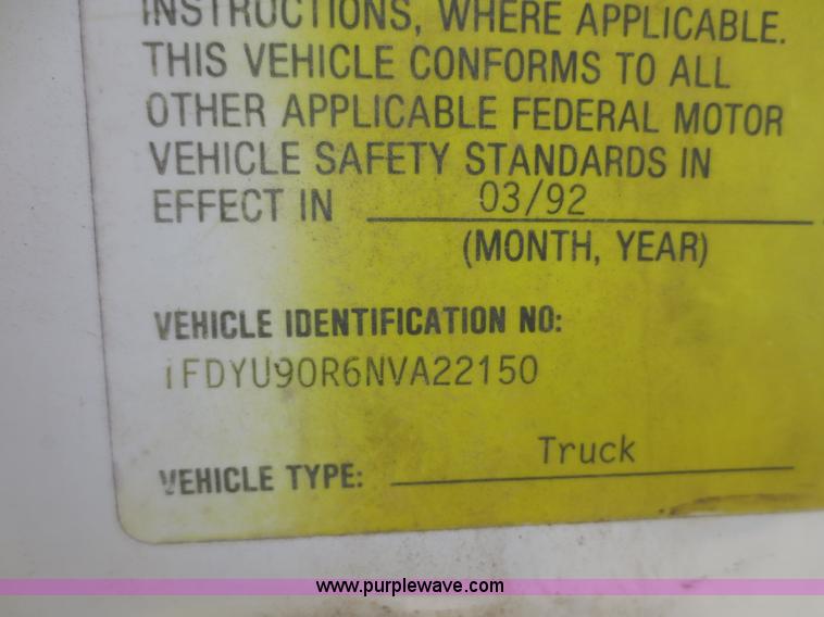 image for item D2204 1992 Ford LT9000 dump truck