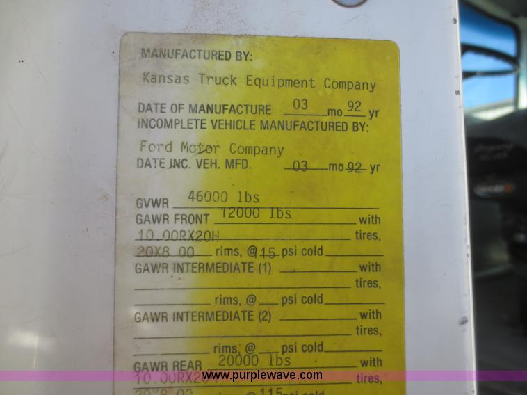 image for item D2204 1992 Ford LT9000 dump truck