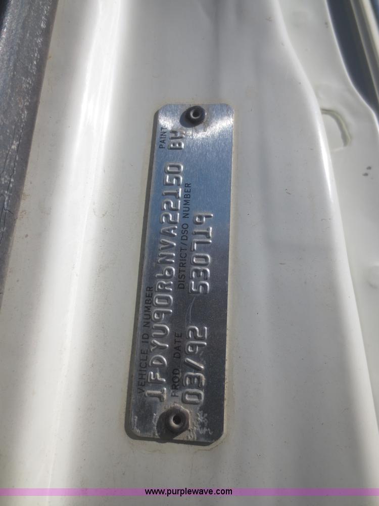 image for item D2204 1992 Ford LT9000 dump truck