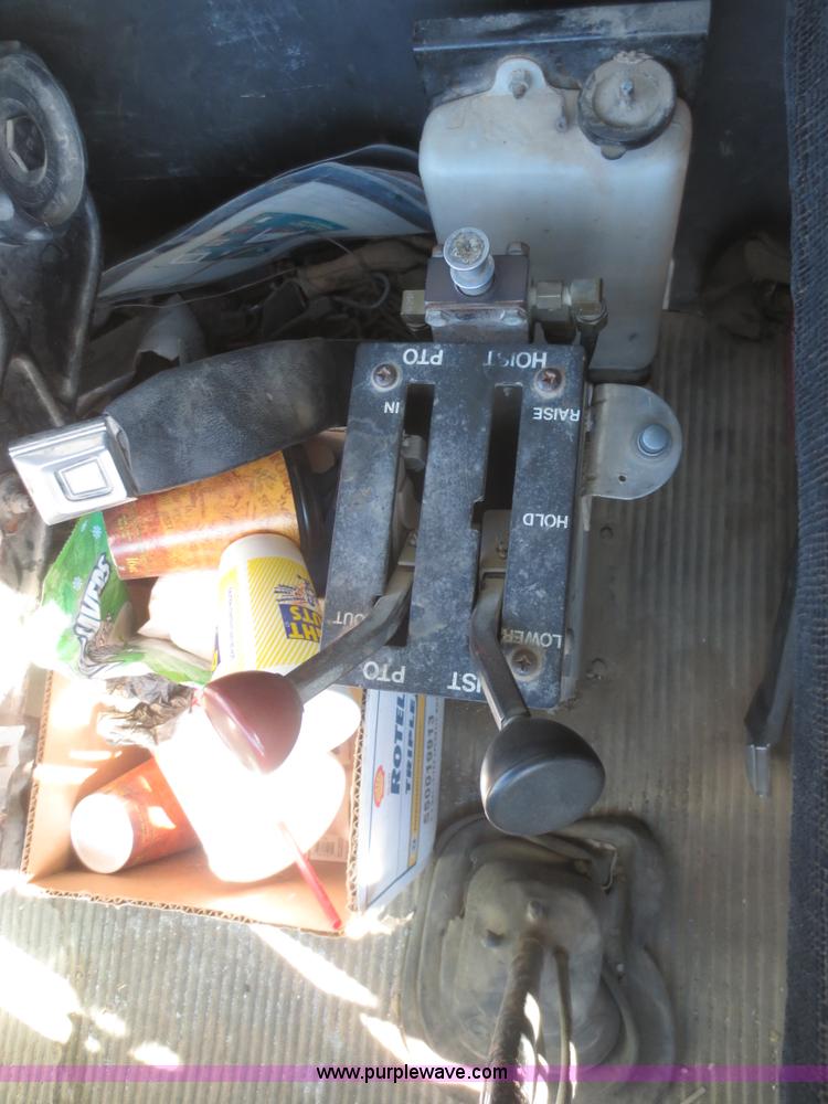 image for item D2204 1992 Ford LT9000 dump truck