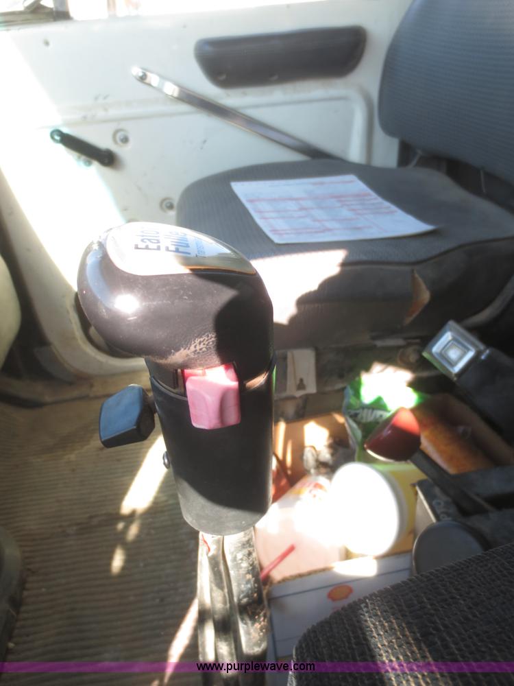 image for item D2204 1992 Ford LT9000 dump truck