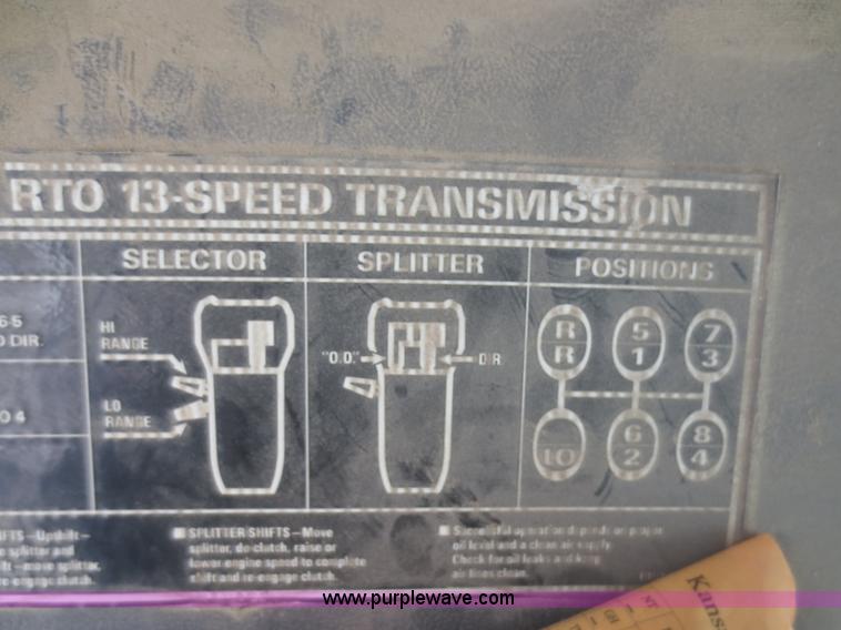 image for item D2204 1992 Ford LT9000 dump truck