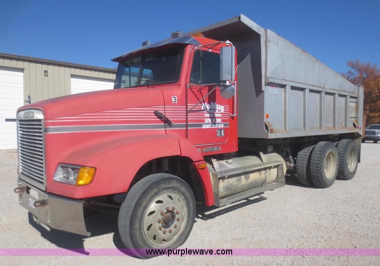 image for item D2205 1995 Freightliner FLD112 dump truck