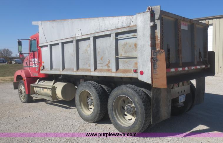 image for item D2205 1995 Freightliner FLD112 dump truck