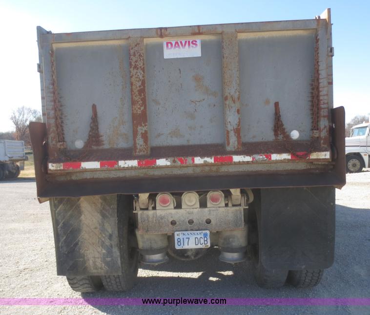 image for item D2205 1995 Freightliner FLD112 dump truck