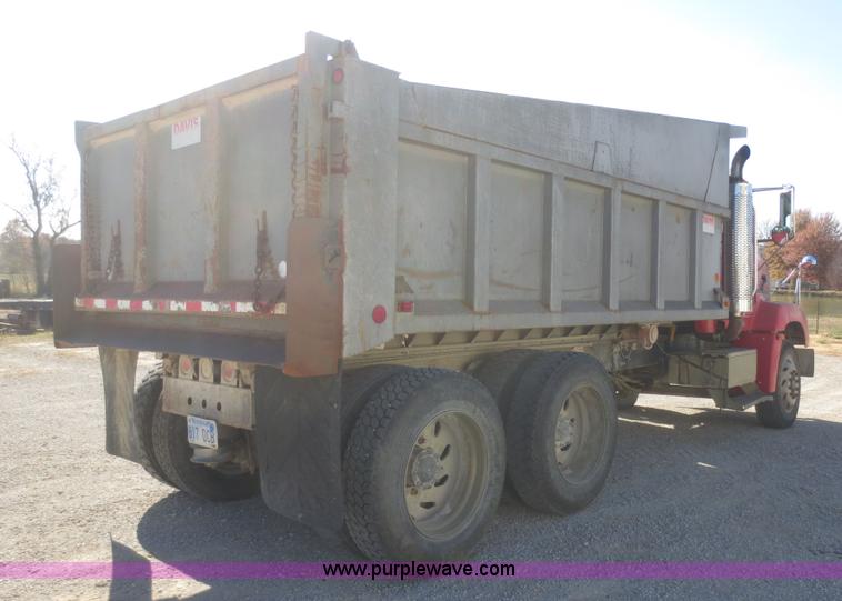 image for item D2205 1995 Freightliner FLD112 dump truck