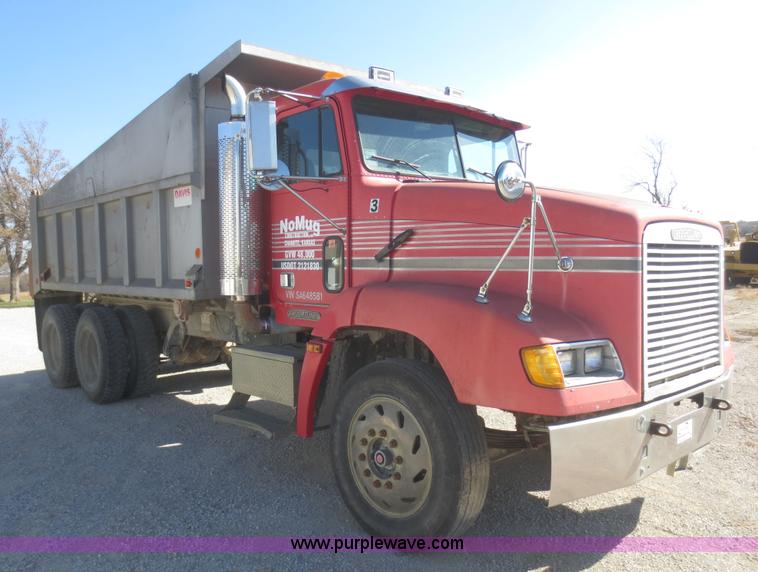 image for item D2205 1995 Freightliner FLD112 dump truck