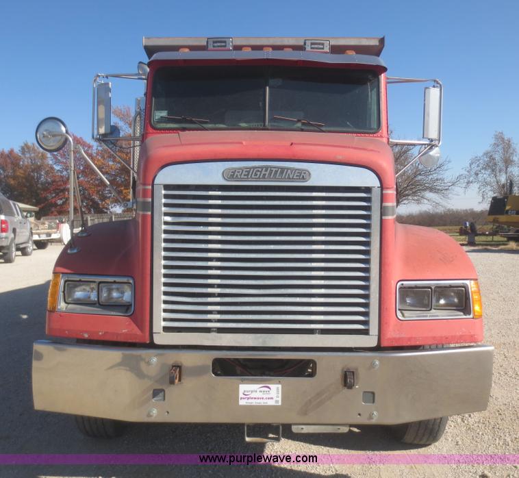 image for item D2205 1995 Freightliner FLD112 dump truck