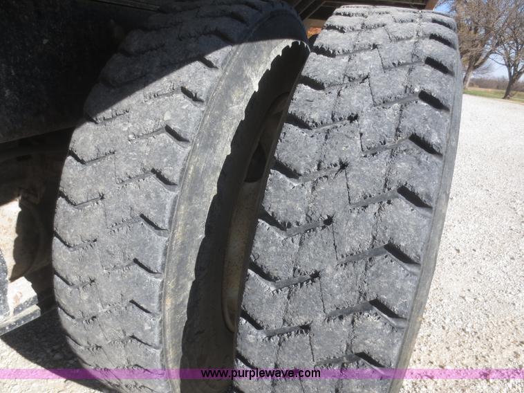 image for item D2205 1995 Freightliner FLD112 dump truck