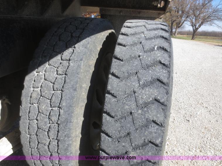 image for item D2205 1995 Freightliner FLD112 dump truck