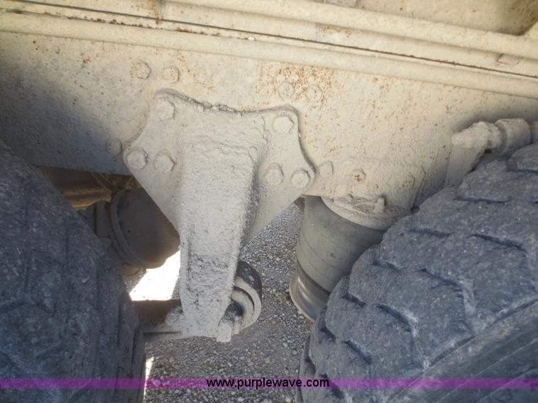 image for item D2205 1995 Freightliner FLD112 dump truck