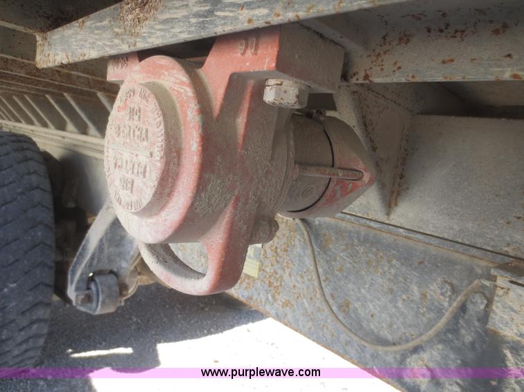 image for item D2205 1995 Freightliner FLD112 dump truck