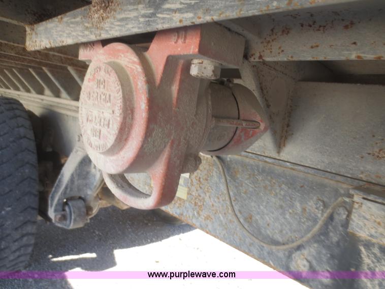 image for item D2205 1995 Freightliner FLD112 dump truck