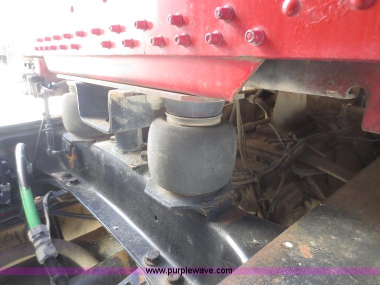 image for item D2205 1995 Freightliner FLD112 dump truck