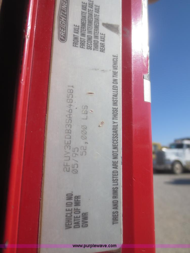 image for item D2205 1995 Freightliner FLD112 dump truck