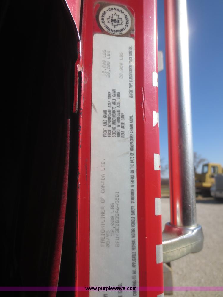 image for item D2205 1995 Freightliner FLD112 dump truck