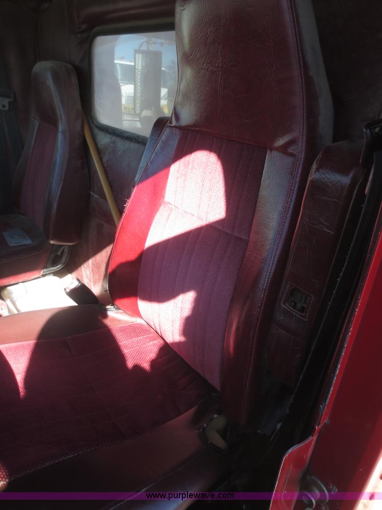 image for item D2205 1995 Freightliner FLD112 dump truck