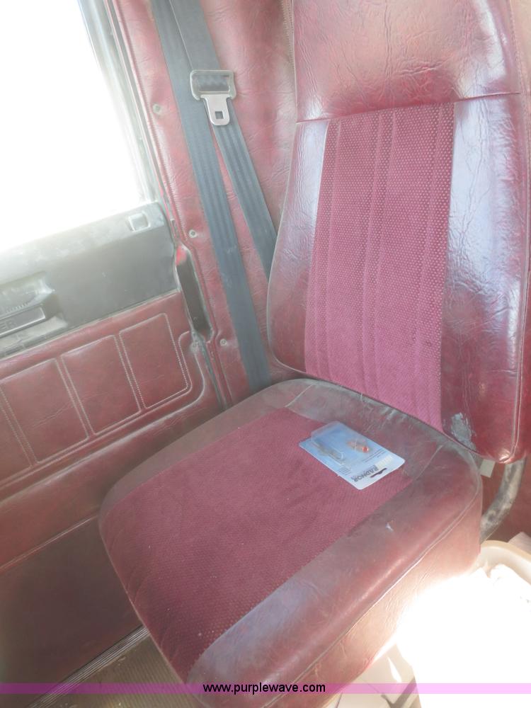 image for item D2205 1995 Freightliner FLD112 dump truck