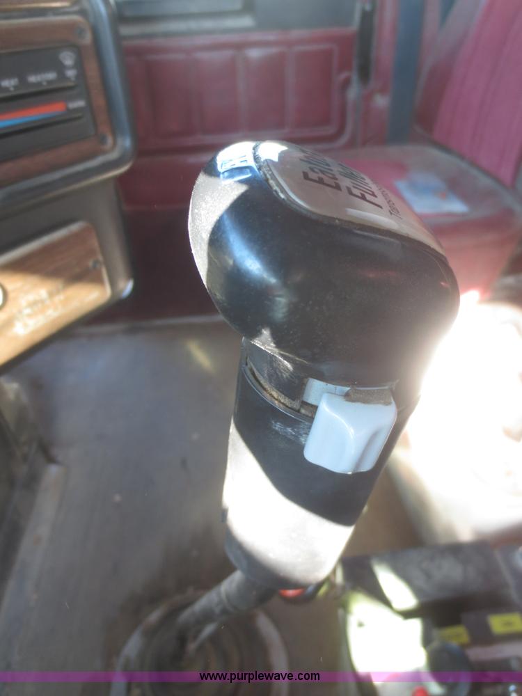 image for item D2205 1995 Freightliner FLD112 dump truck